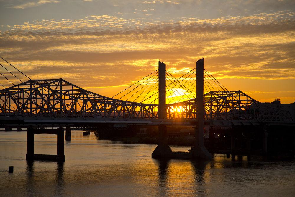 Sheraton Louisville Riverside Hotel Джефферсонвилл Экстерьер фото