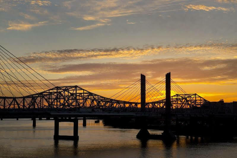 Sheraton Louisville Riverside Hotel Джефферсонвилл Экстерьер фото